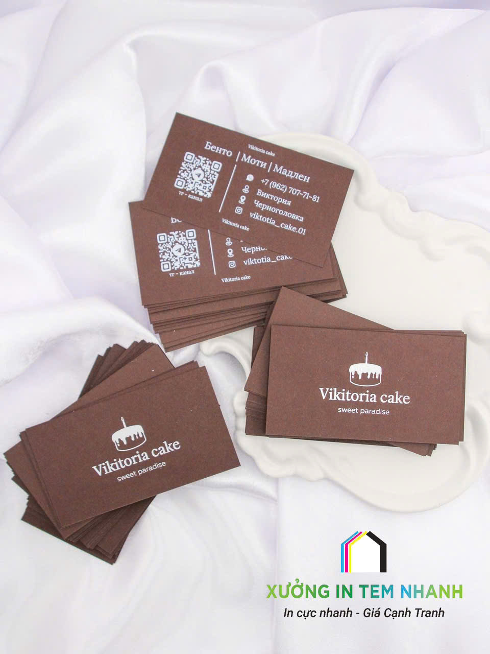 So Sánh Decal Giấy Và Decal Nhựa – Nên Chọn Chất Liệu Nào Khi In Tem Nhãn?