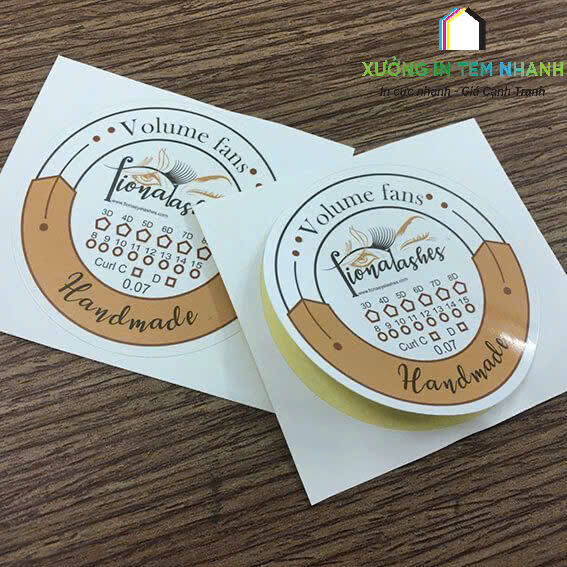 So Sánh Decal Giấy Và Decal Nhựa – Nên Chọn Chất Liệu Nào Khi In Tem Nhãn?